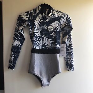 NWT Rip Curl searchers UV surfsuit size 6 (xs)